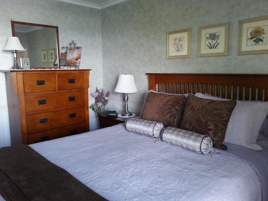 Hammond Bay Oceanside Guesthouse Nanaimo Room photo
