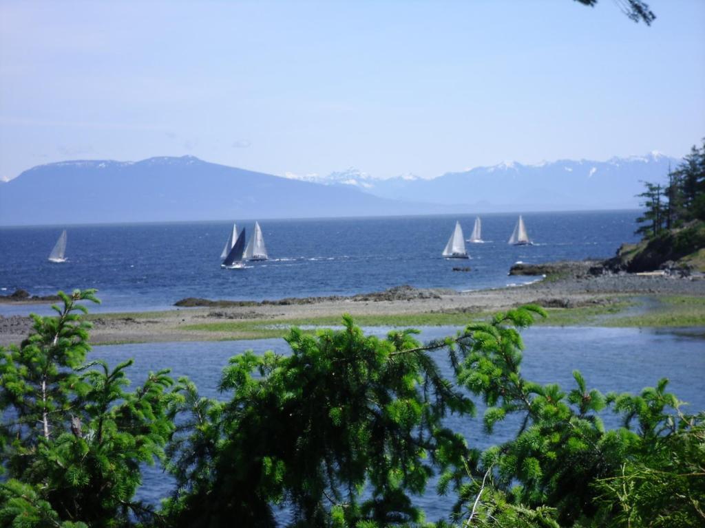 Hammond Bay Oceanside Guesthouse Nanaimo Exterior photo